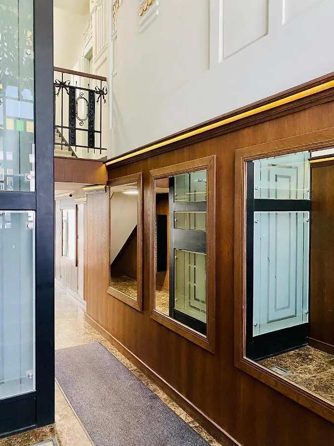 Daire Beautiful Studio For Couples With Air Conditioning - Old Town & Main Station Krakow Polonya